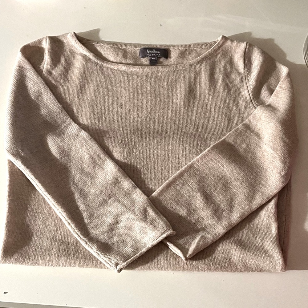 Neiman Marcus ~ Cashmere 100%